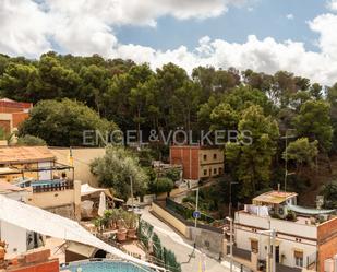 Vista exterior de Casa o xalet en venda en  Barcelona Capital amb Terrassa i Balcó