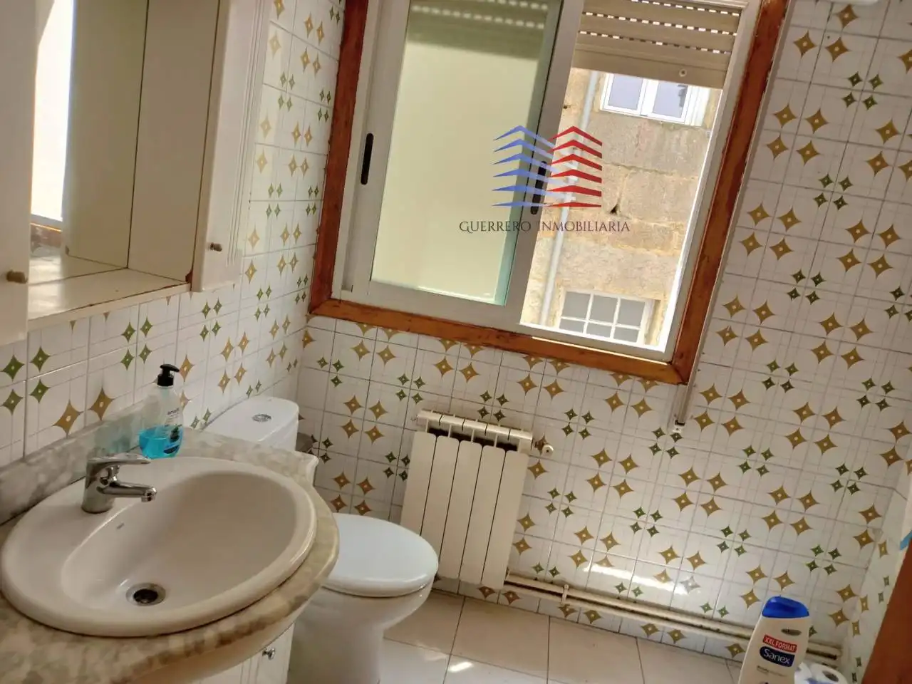 Bathroom of Flat for rent in Ourense Capital   with Heating, Furnished and Balcony