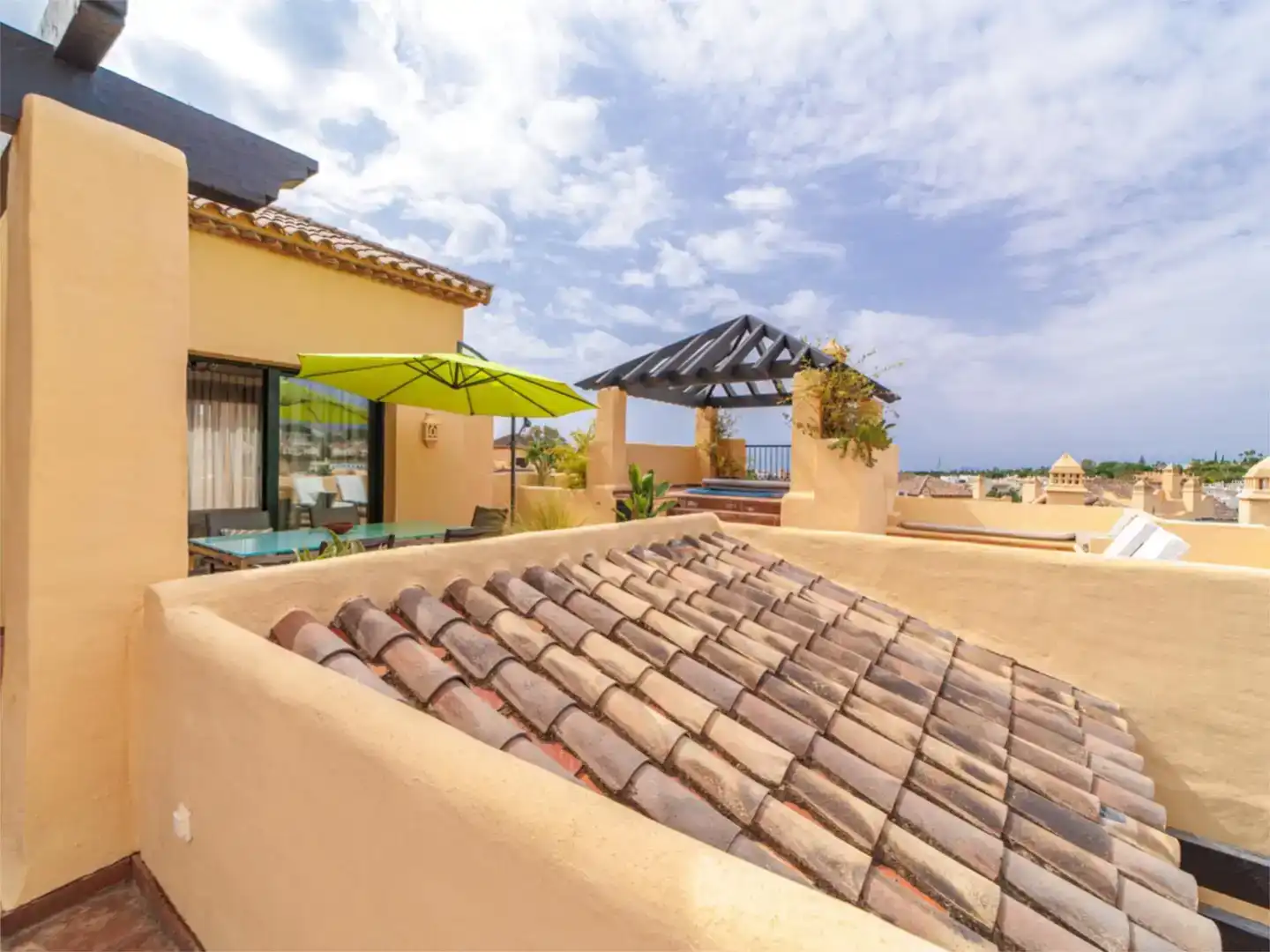 Terrasse von Dachboden zum Verkauf in Estepona mit Klimaanlage
