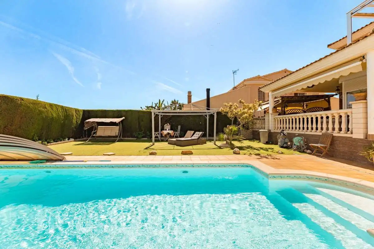 Piscina de Casa o chalet en venta en Calafell con Aire acondicionado, Calefacción y Jardín privado