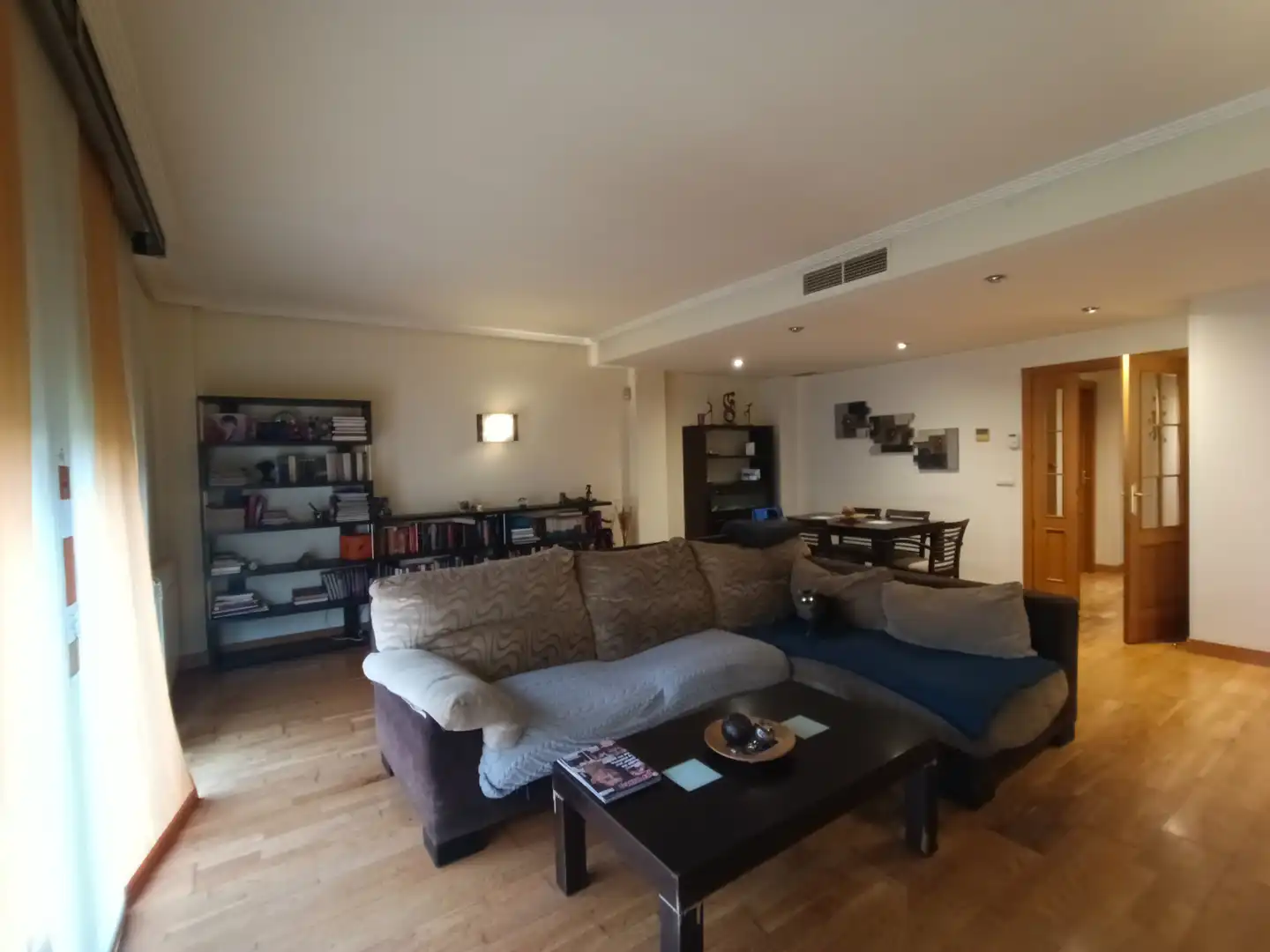 Sala d'estar de Casa adosada en venda en Parla amb Aire condicionat, Calefacció i Terrassa