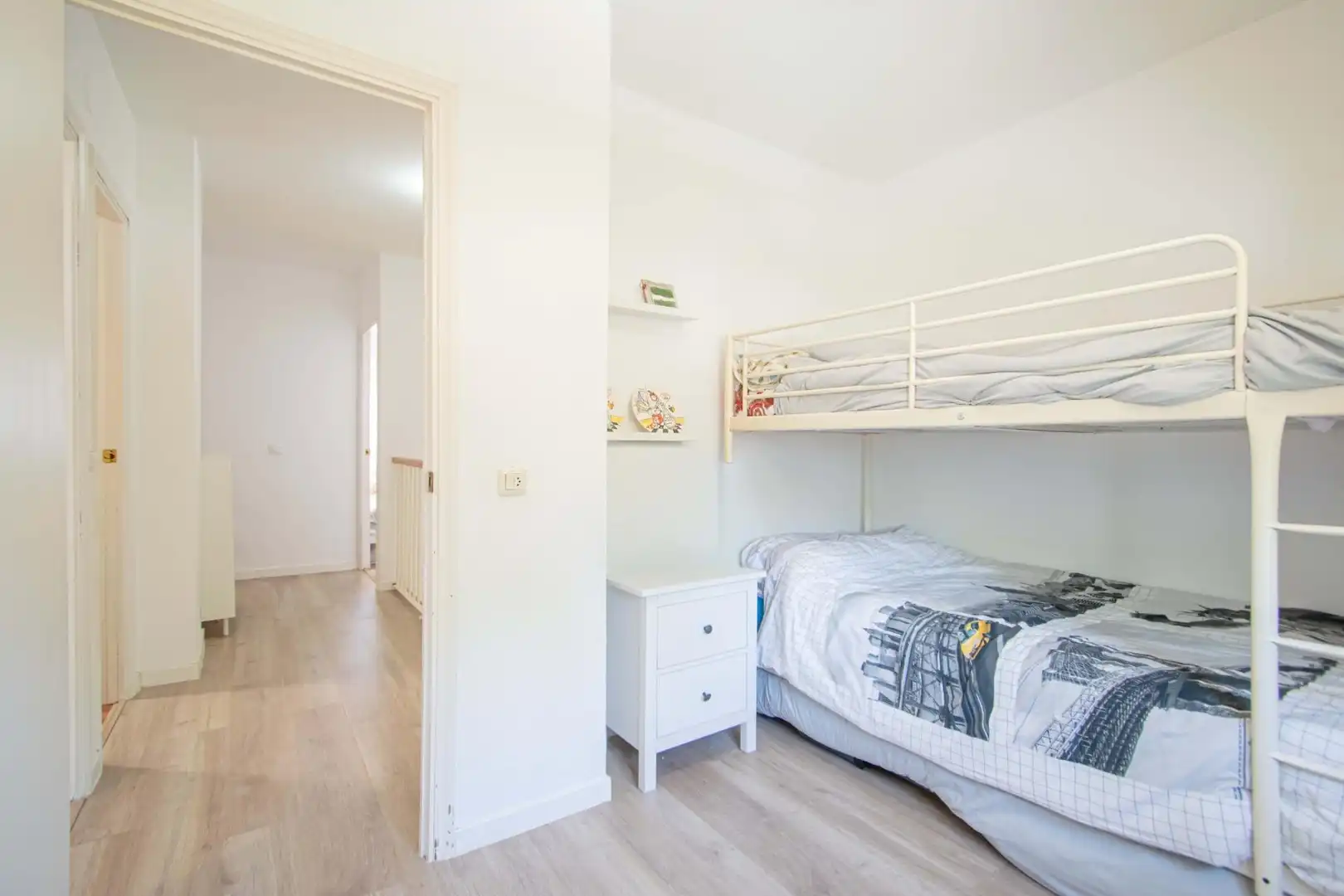 Habitación de Casa adosada en venta en Montequinto con Aire acondicionado y Piscina comunitaria