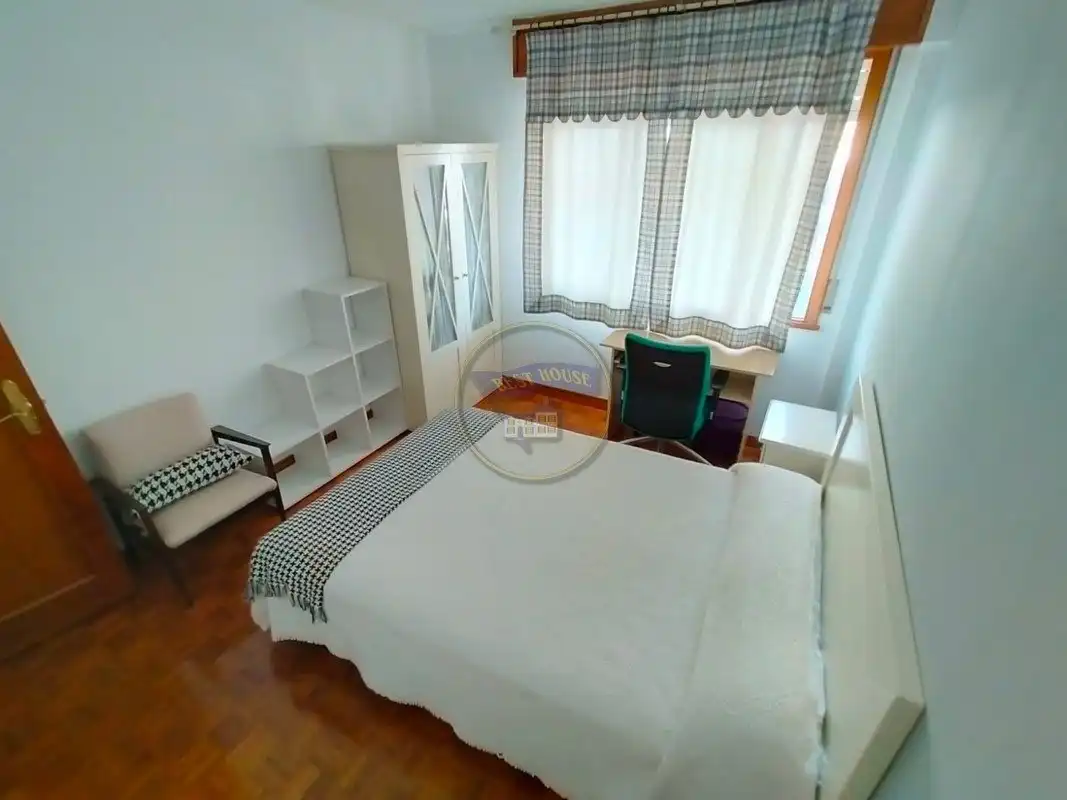 Bedroom of Flat for rent in Vigo   with Parquet flooring, Terrace and Furnished
