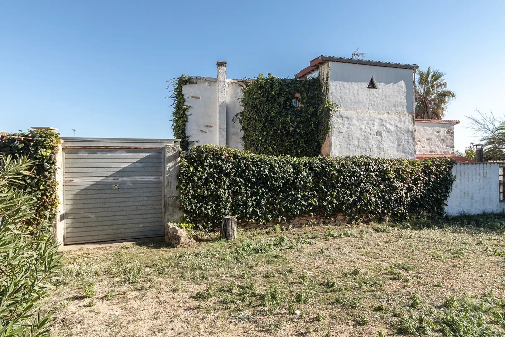 Vista exterior de Finca rústica en venda en Banyeres del Penedès amb Jardí privat, Parquet i Piscina