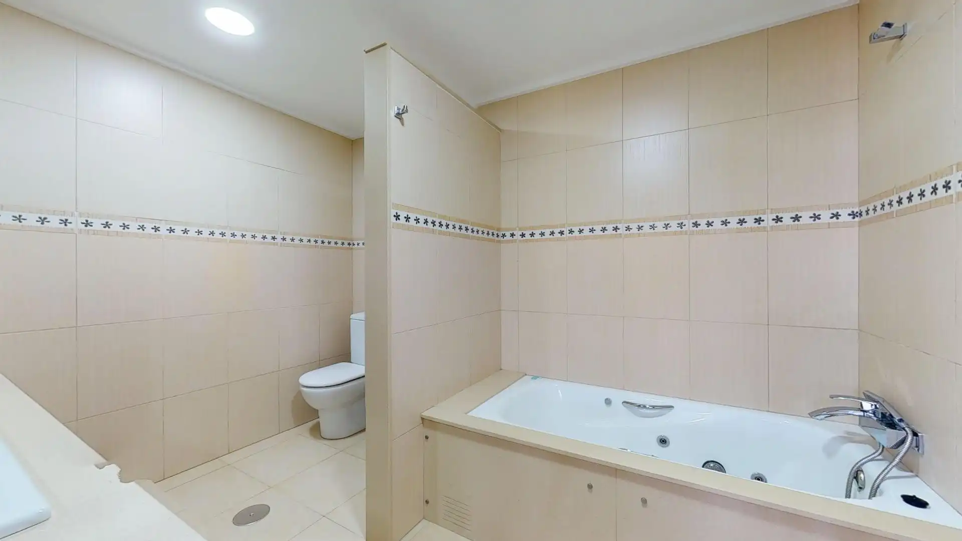 Bany de Dúplex en venda en Pilar de la Horadada amb Aire condicionat, Calefacció i Jardí privat