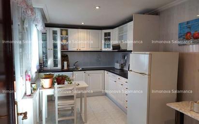 Küche von Wohnung zum verkauf in Salamanca Capital mit Balkon
