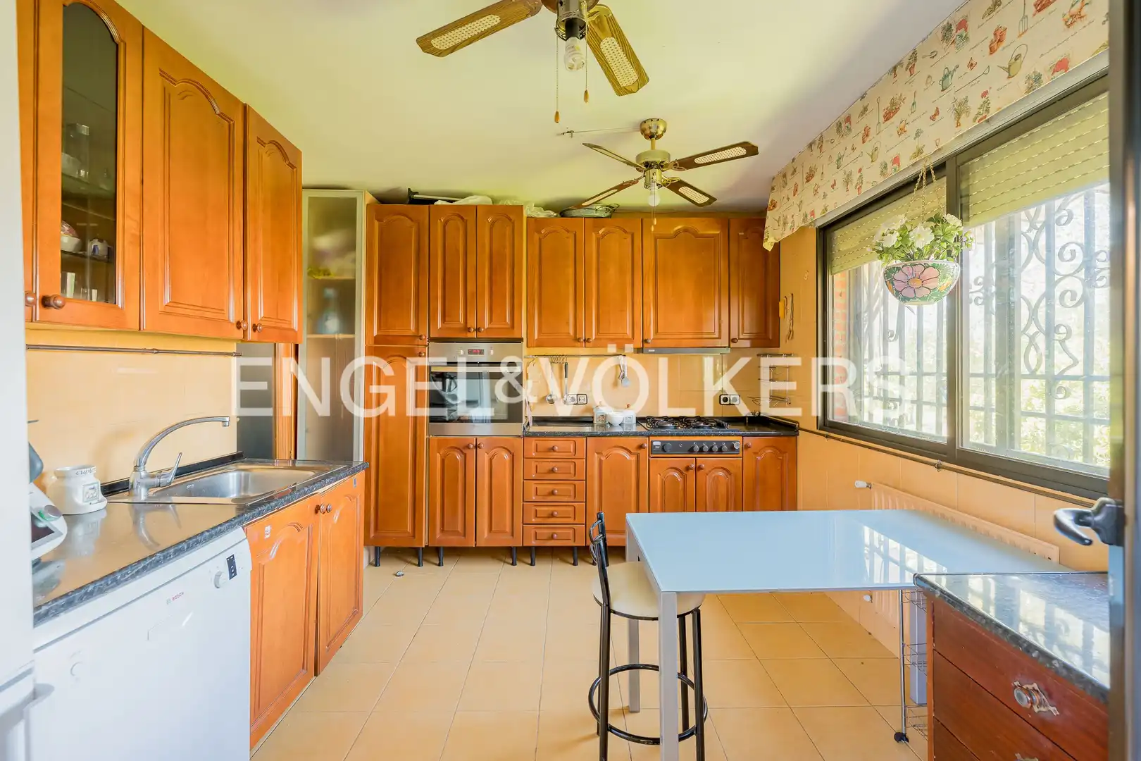 Kitchen of Houses for sale in Madrid  with Air Conditioner, Heating and Private garden