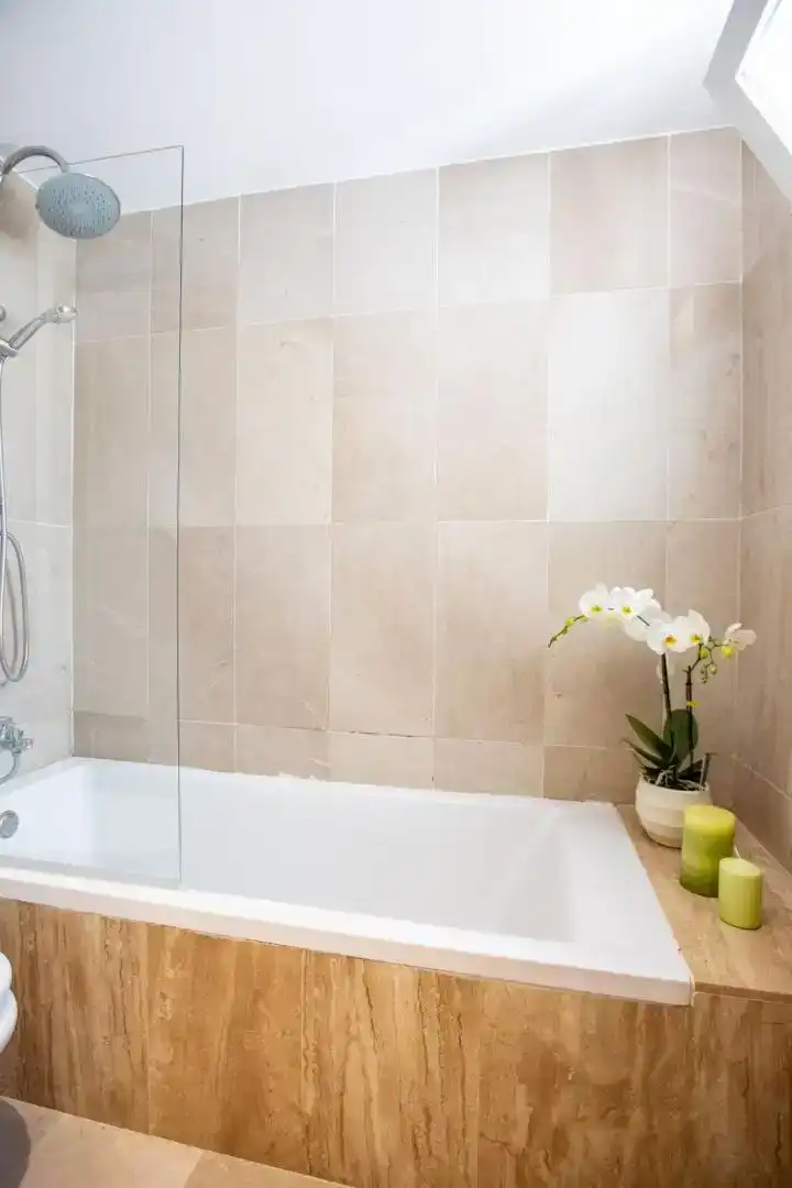 Bany de Apartament de lloguer en Marbella amb Aire condicionat, Piscina i Balcó