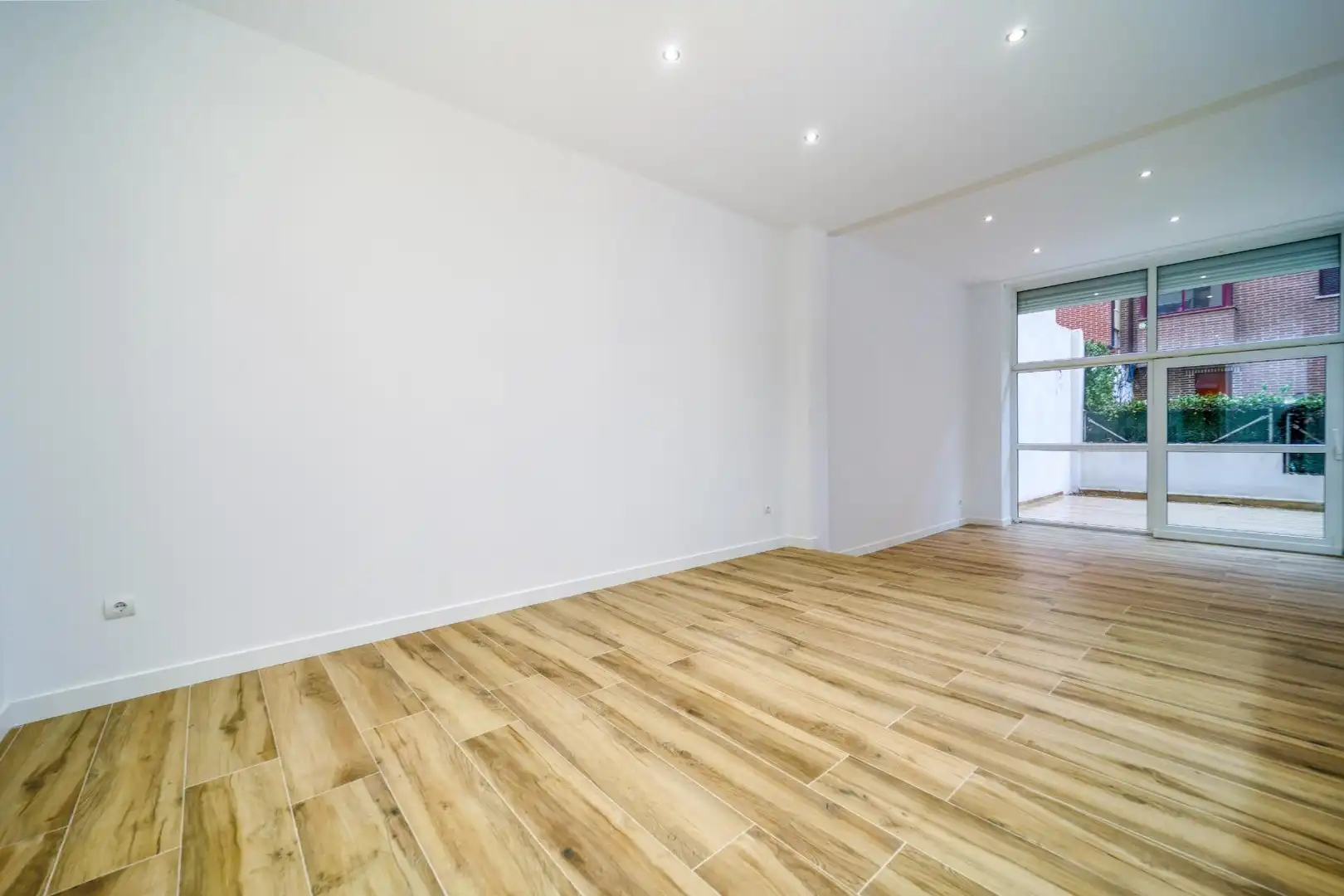 Planta baixa en venda en Madrid amb Calefacció i Terrassa