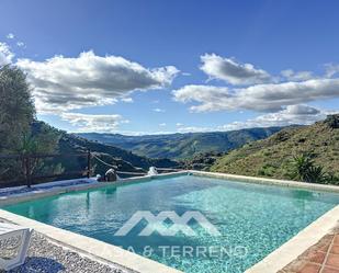 Piscina de Casa o xalet en venda en Canillas de Aceituno amb Aire condicionat, Jardí privat i Terrassa