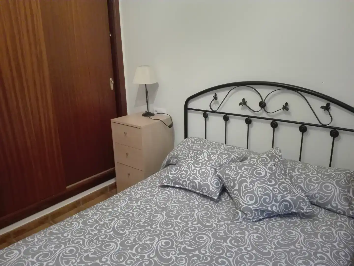 Dormitori de Pis de lloguer en Chipiona amb Aire condicionat, Moblat i Balcó
