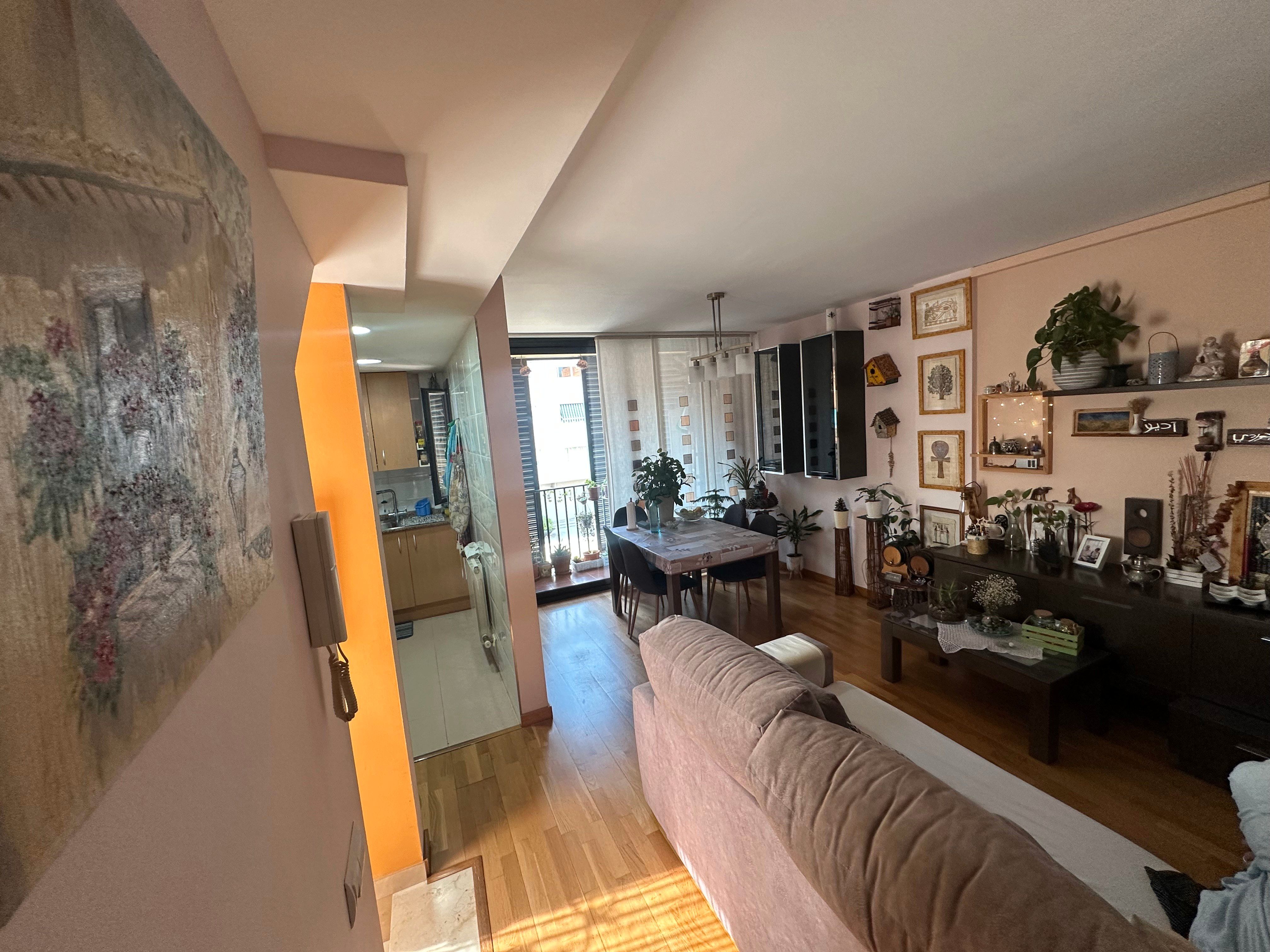 Sala d'estar de Casa adosada en venda en Viladecans amb Calefacció, Terrassa i Balcó