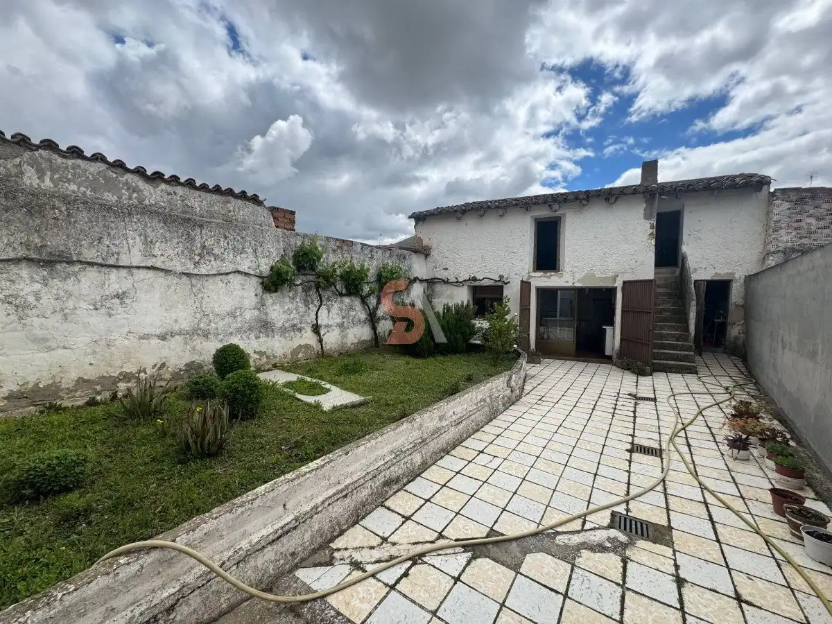 Jardín de Piso en venta en Cigales con Calefacción, Terraza y Trastero