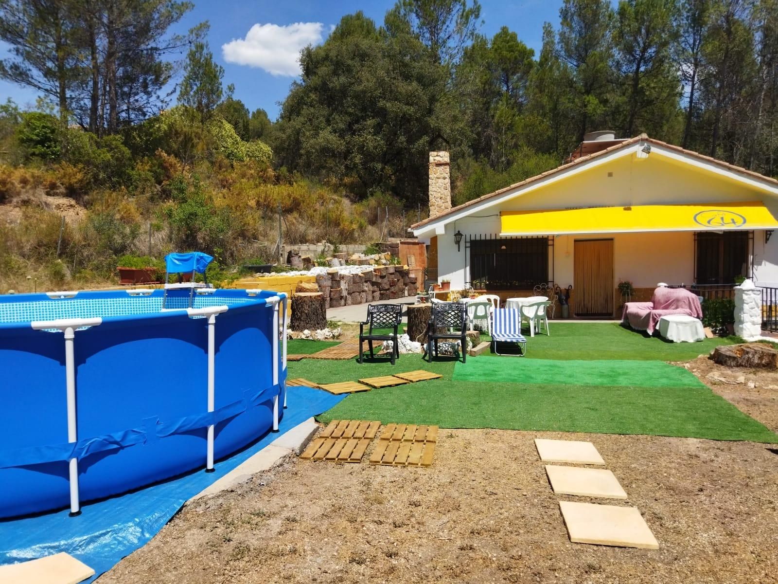 Piscina de Casa o xalet en venda en Yátova amb Calefacció, Jardí privat i Terrassa