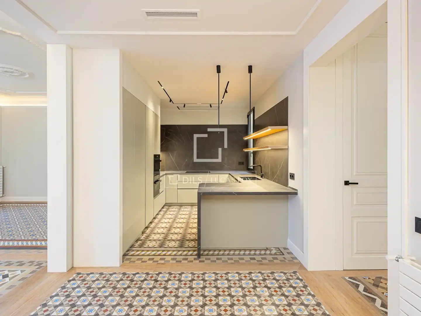 Küche von Wohnung zum Verkauf in Barcelona mit Klimaanlage, Heizung und Balkon