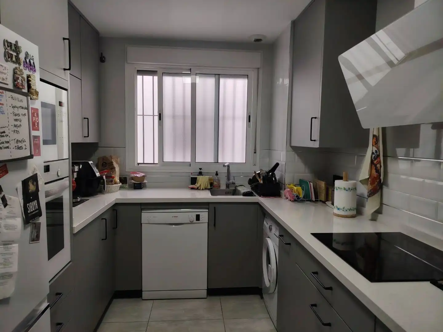 Kitchen of Flat for sale in  Sevilla Capital  with Air Conditioner and Balcony