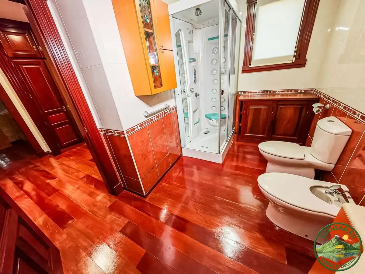 Baño de Casa o chalet en venta en Nava con Calefacción, Jardín privado y Parquet