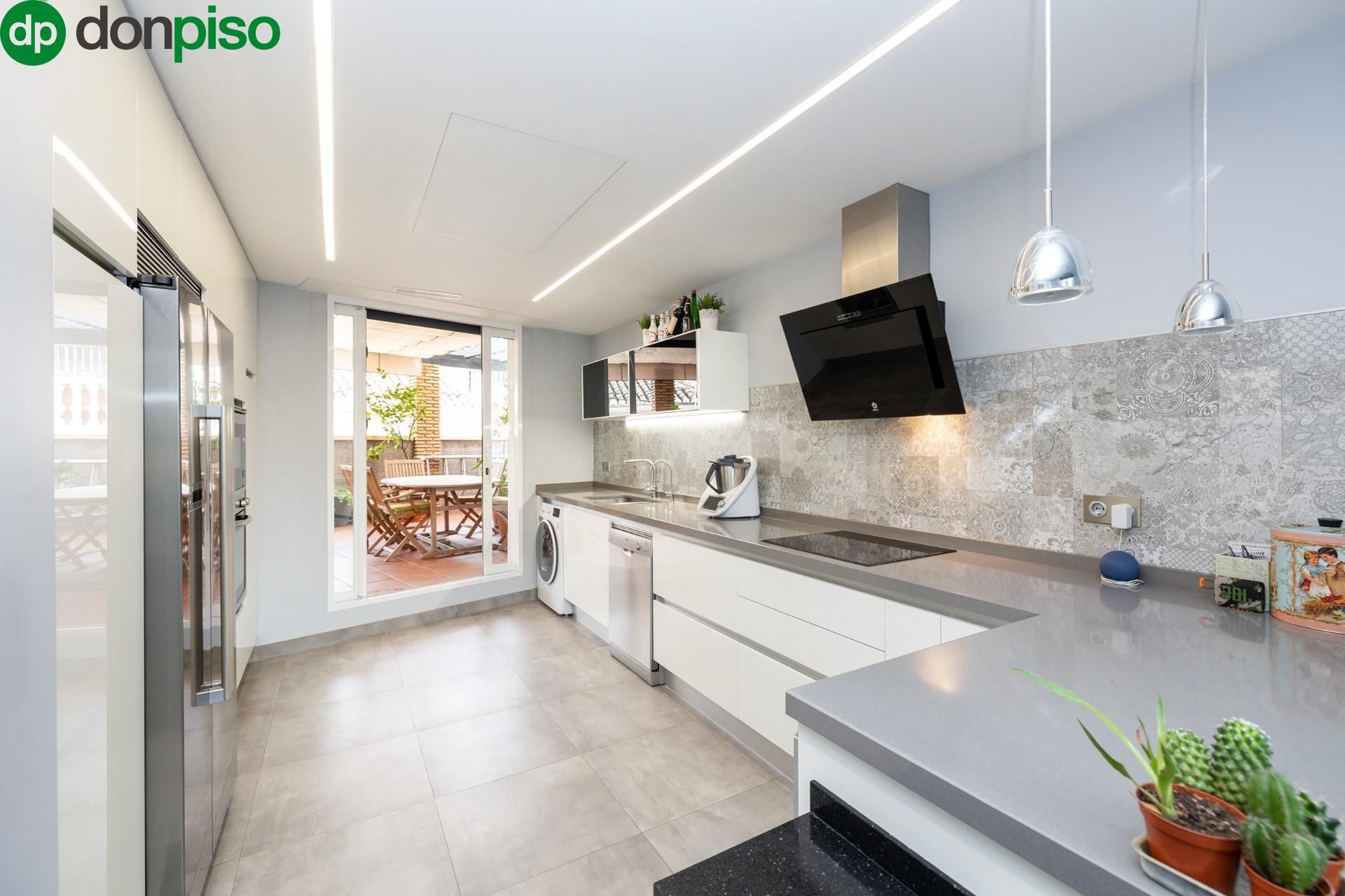 Kitchen of Single-family semi-detached for sale in  Granada Capital  with Air Conditioner, Terrace and Storage room