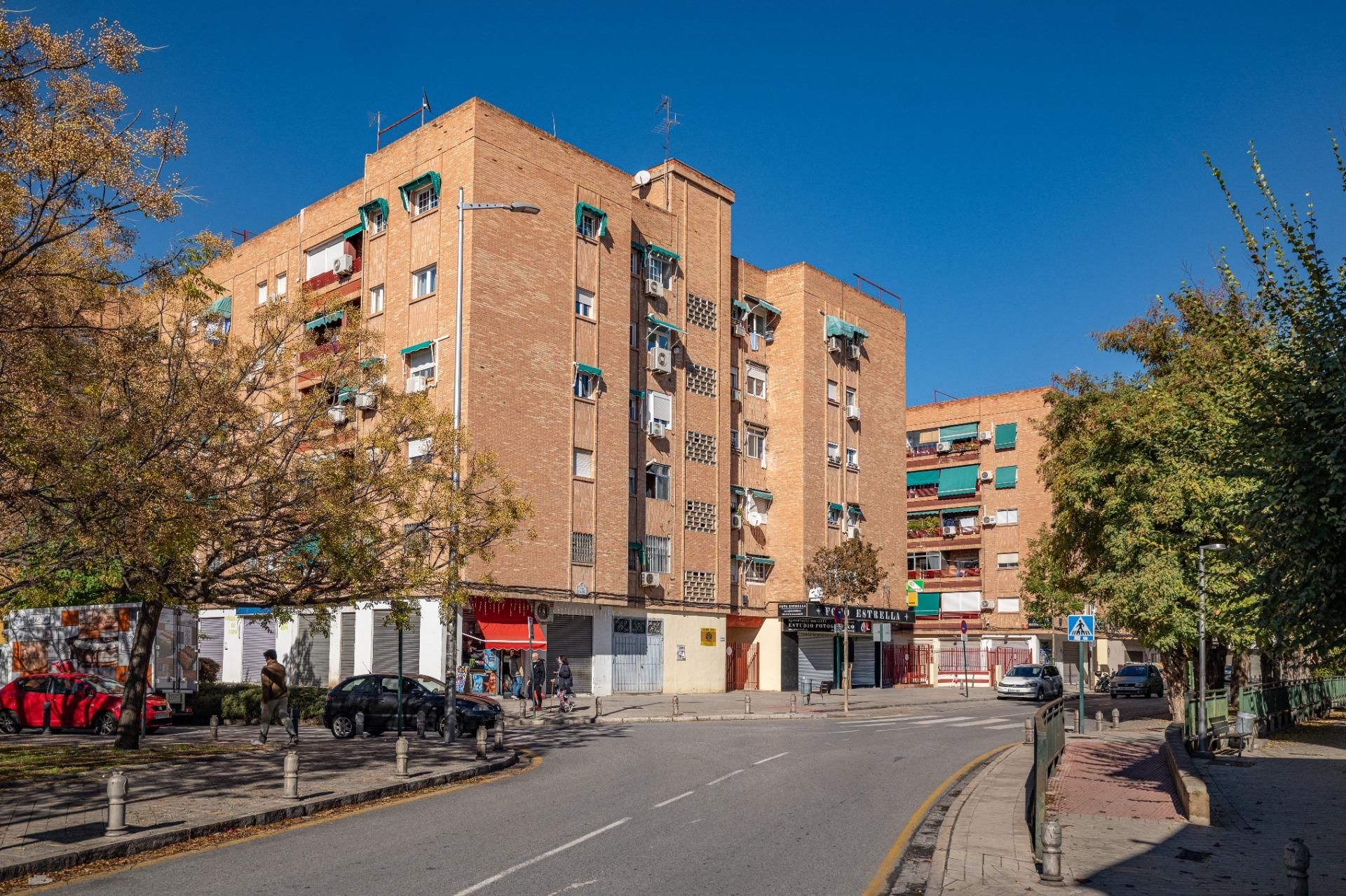 Vista exterior de Piso en venta en  Granada Capital con Terraza y Balcón