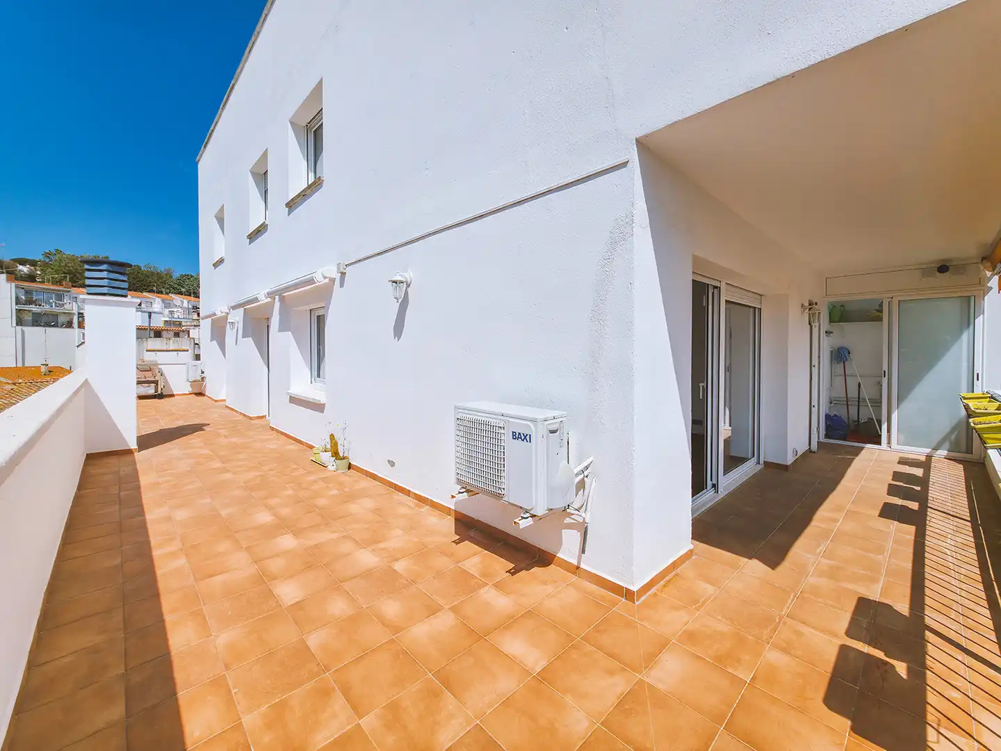 Terrasse von Wohnung zum Verkauf in Sant Pol de Mar mit Klimaanlage, Heizung und Parkett