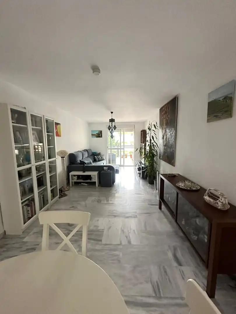 Sala de estar de Piso en venta en Benalmádena con Calefacción, Terraza y Piscina comunitaria