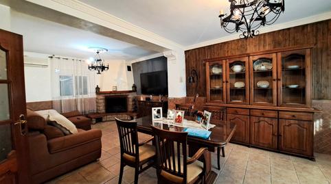 Foto 2 de Casa adosada en venda a Avenida de Andalucía, 1, Fuente Vaqueros, Granada