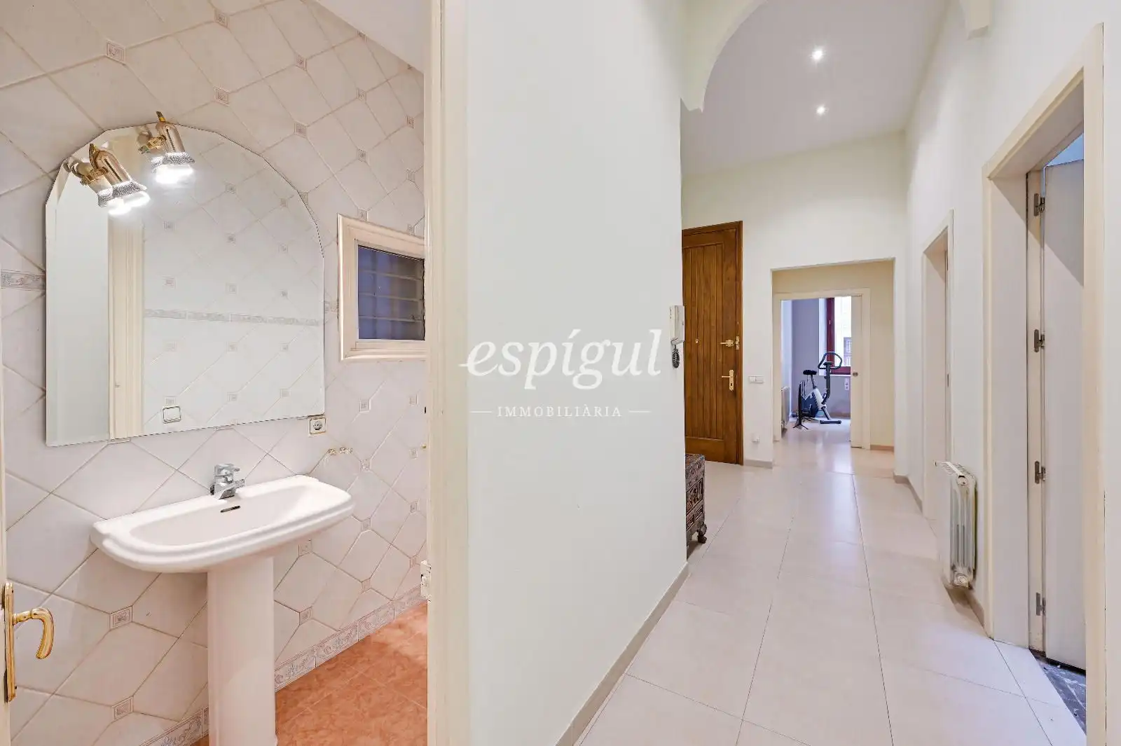 Piso en venta en Girona con Calefacción, Terraza y Amueblado