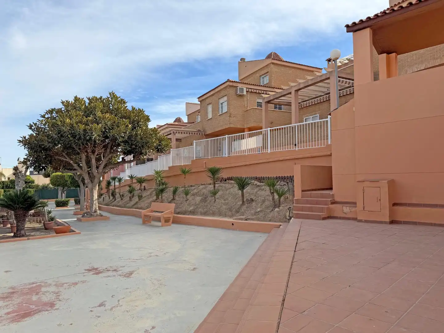 Vista exterior de Casa o chalet en venta en Alicante / Alacant con Calefacción, Jardín privado y Terraza