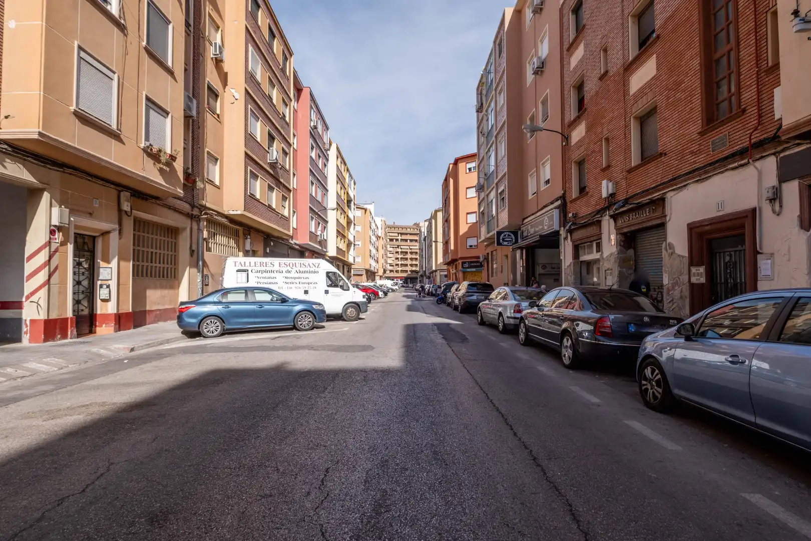 Vista exterior de Edifici en venda en Zaragoza