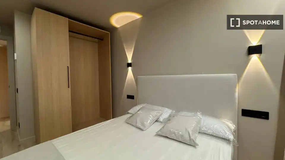 Habitación de Piso de alquiler en Santa Coloma de Gramenet con Aire acondicionado, Calefacción y Amueblado