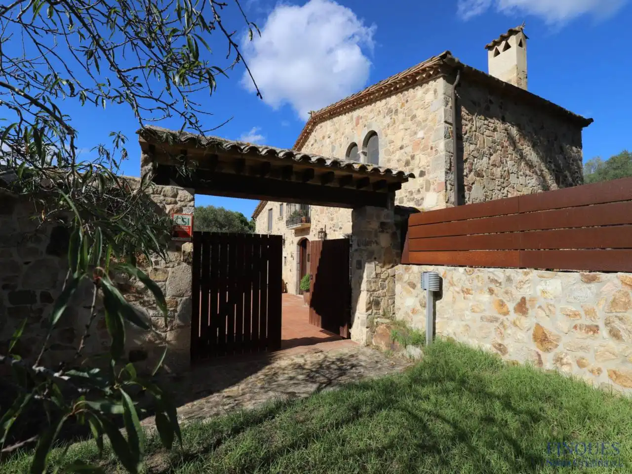Vista exterior de Finca rústica en venda en Santa Cristina d'Aro amb Aire condicionat, Calefacció i Jardí privat