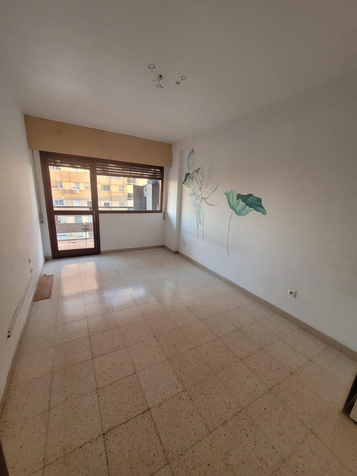 Dormitori de Apartament en venda en  Sevilla Capital amb Terrassa i Balcó