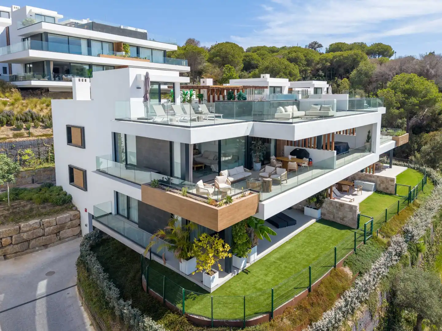 Vista exterior de Ático en venta en Marbella con Aire acondicionado, Jardín privado y Terraza
