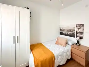 Bedroom of Flat for share in Alcorcón  with Air Conditioner, Heating and Furnished