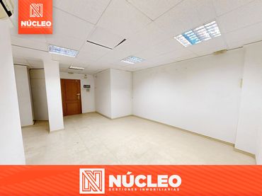 Oficina amb ascensor en venda a Calle Tejares