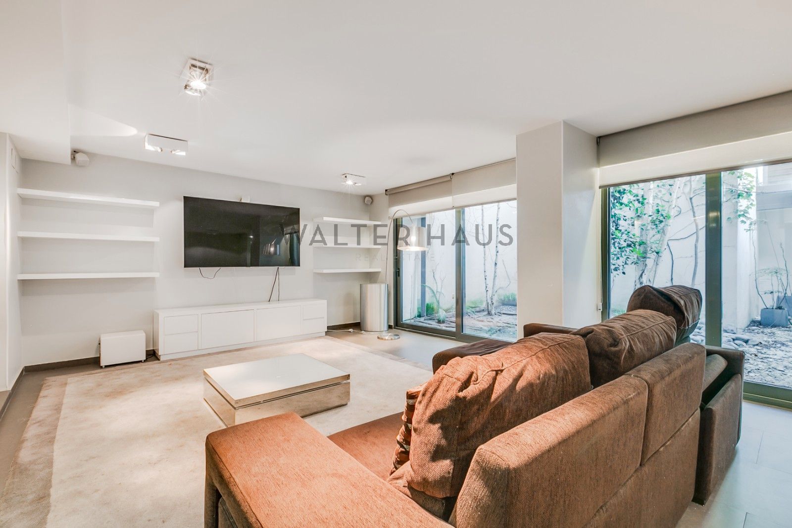 Sala d'estar de Casa o xalet en venda en  Madrid Capital amb Aire condicionat, Calefacció i Jardí privat