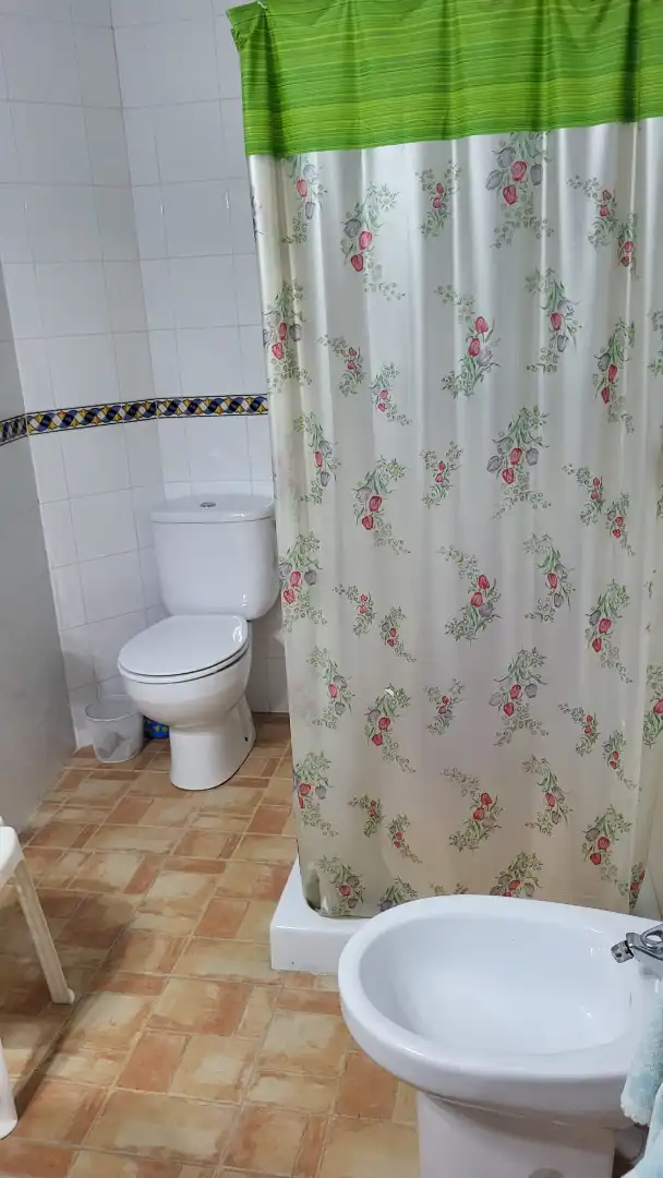 Badezimmer von Einfamilien-Reihenhaus zum Verkauf in Pedro Muñoz mit Heizung und Möbliert