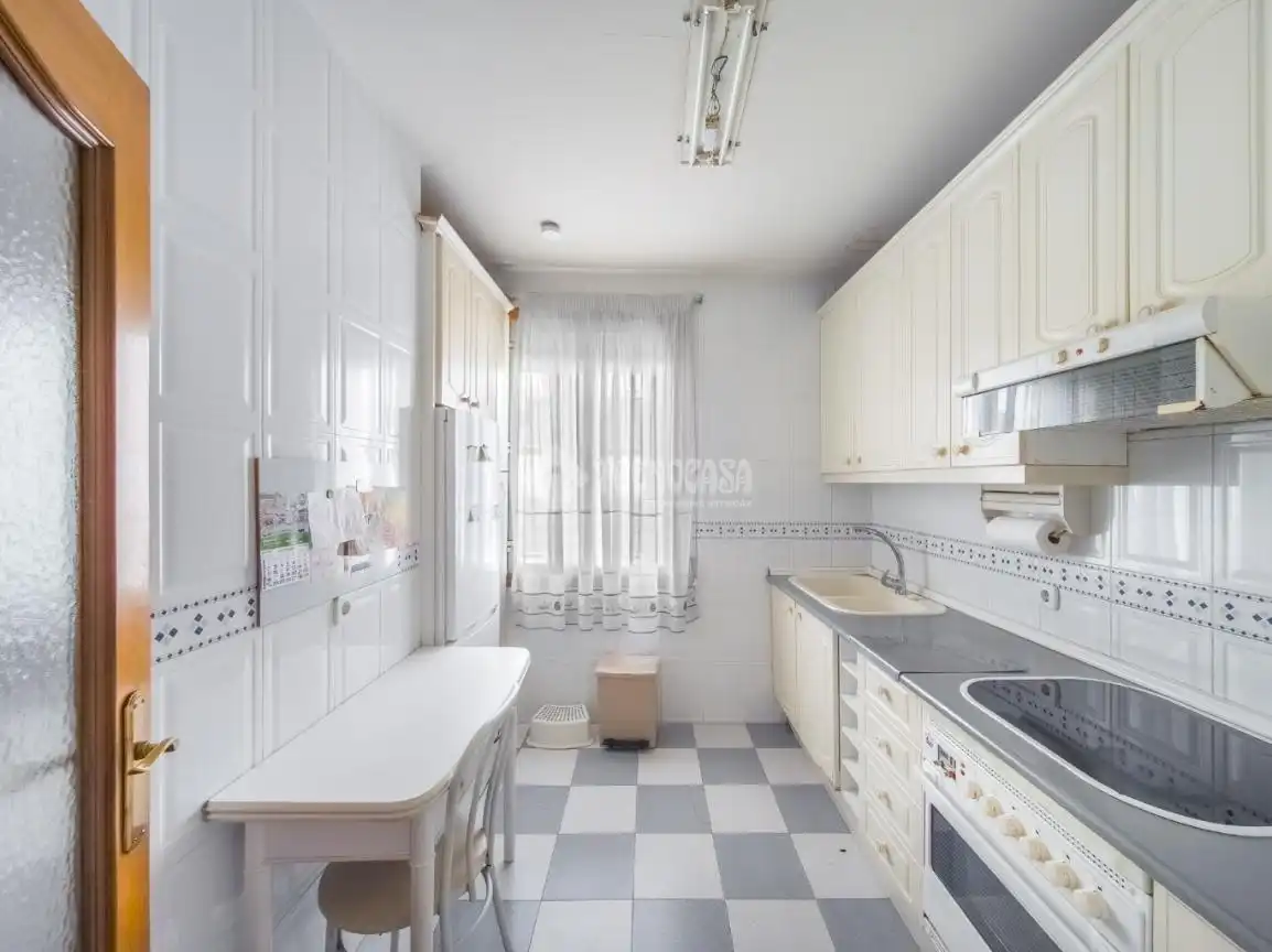 Kitchen of Flat for sale in Madrid  with Air Conditioner, Heating and Parquet flooring