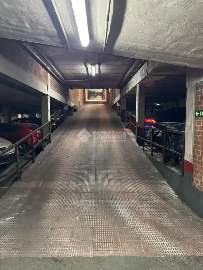 Individual with lift for sale in Calle de Arganda