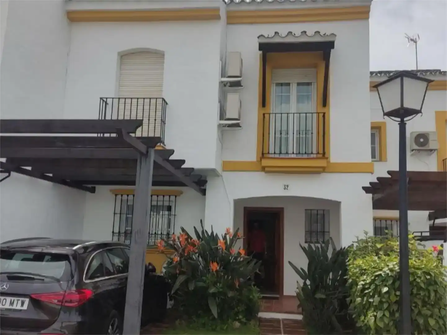Vista exterior de Pis en venda en Estepona amb Aire condicionat, Piscina i Balcó