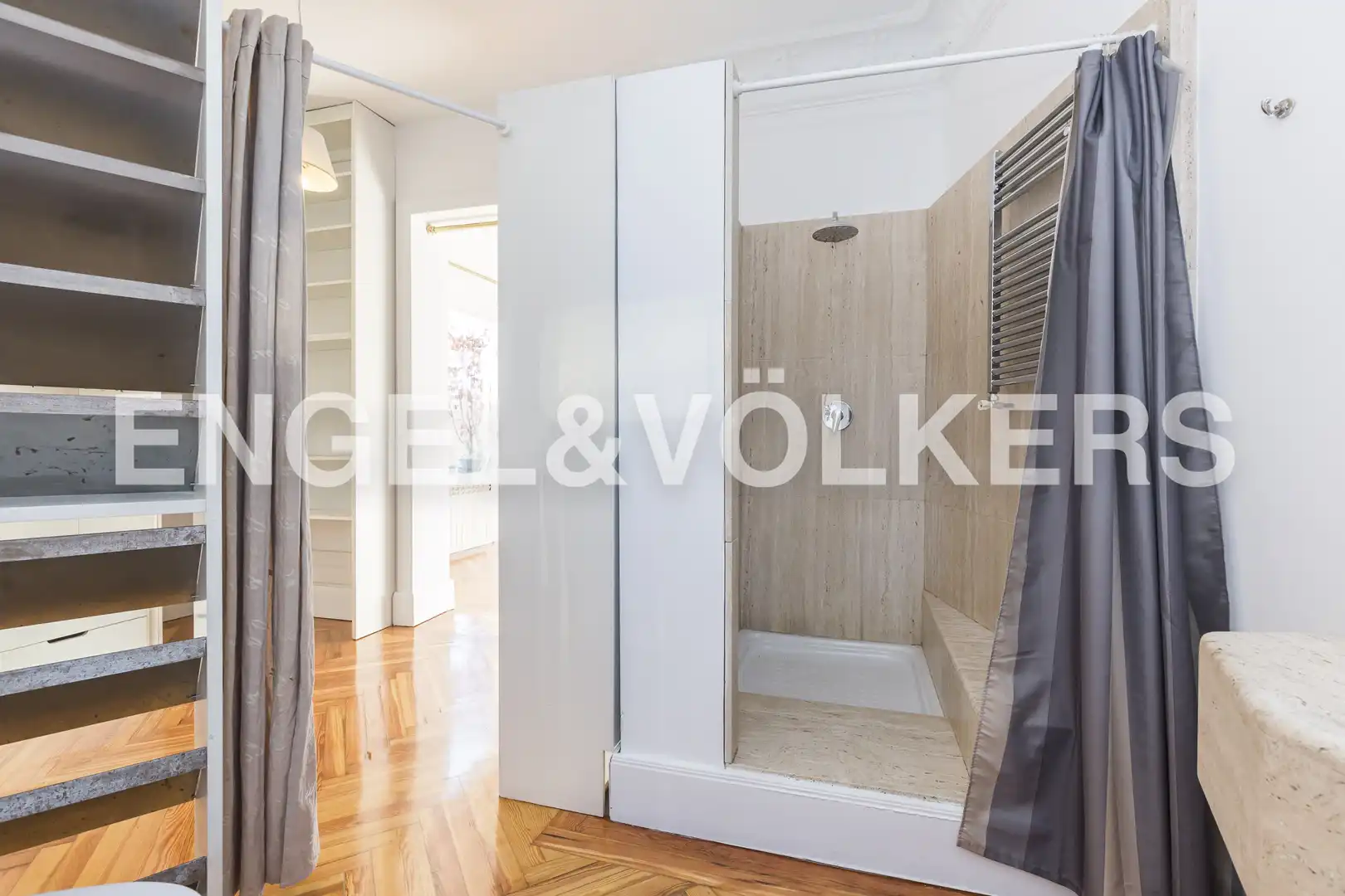 Bedroom of Attic for rent in Madrid  with Air Conditioner, Heating and Parquet flooring