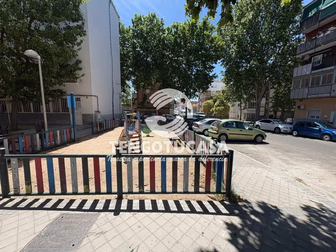 Vista exterior de Piso en venta en Madrid con Calefacción y Amueblado