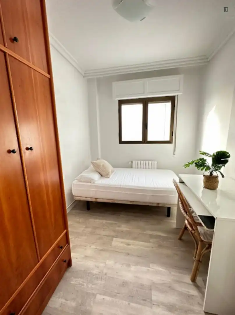 Habitación de Apartamento para compartir en  Pamplona / Iruña con Calefacción, Amueblado y Horno