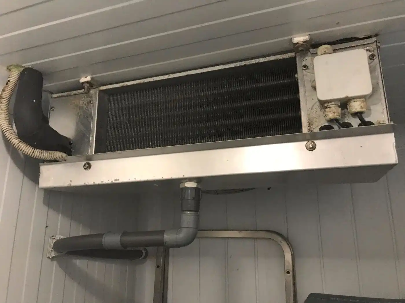 Außenansicht von Wohnung zum Verkauf in Pineda de Mar mit Klimaanlage und Heizung