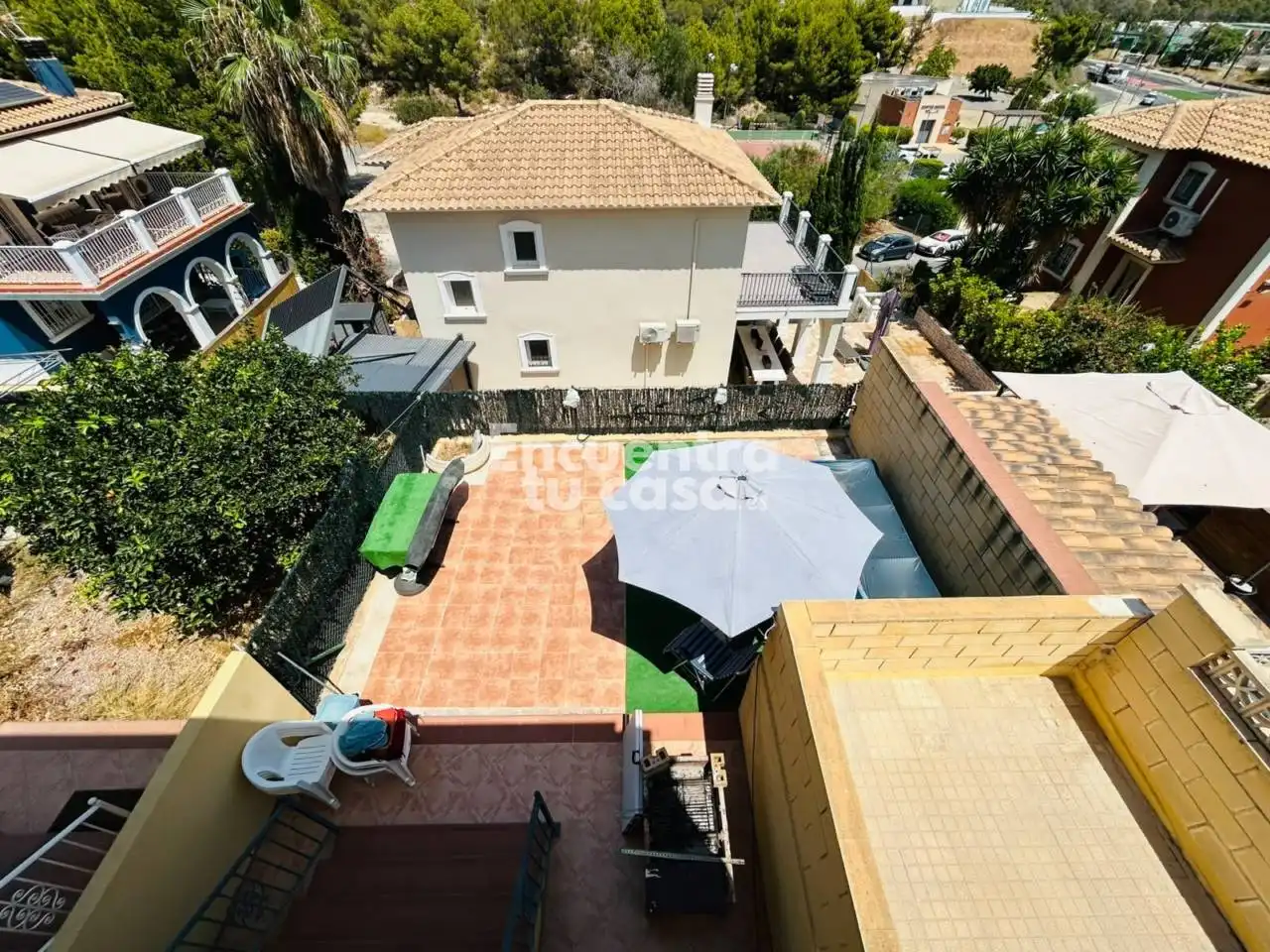 Vista exterior de Casa adosada en venda en La Nucia amb Aire condicionat, Calefacció i Jardí privat