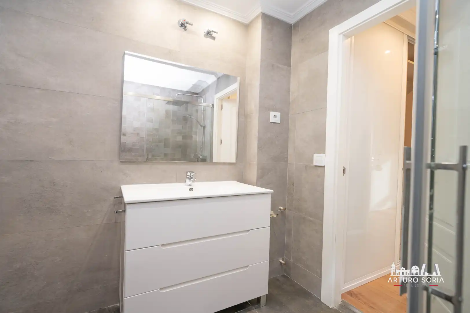 Baño de Piso de alquiler en Madrid con Aire acondicionado, Trastero y Lavadora