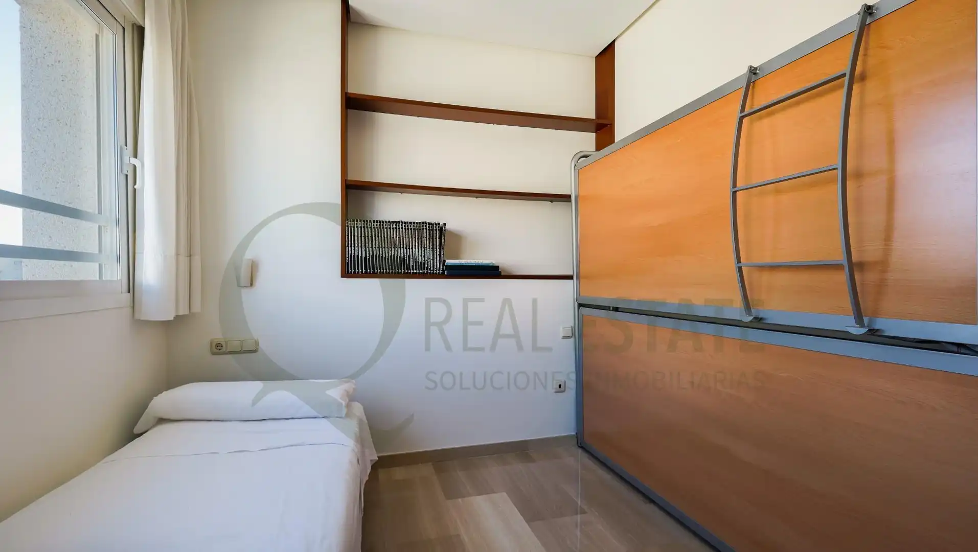 Schlafzimmer von Dachboden zur Miete in Alicante / Alacant mit Klimaanlage, Privatgarten und Terrasse