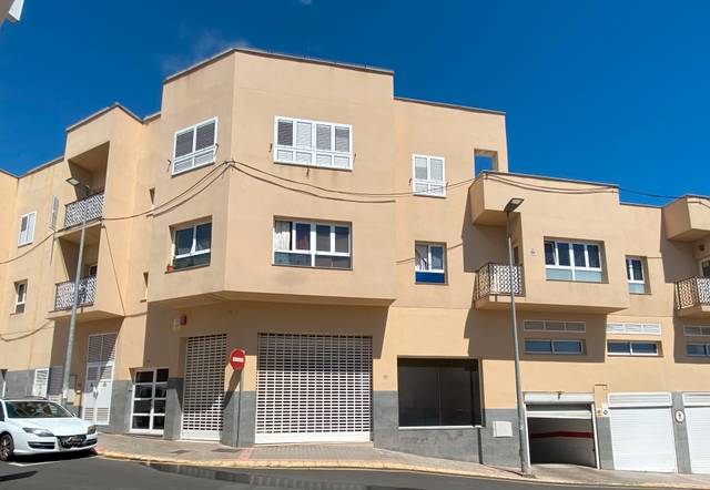 Local comercial en Alquiler en Calle Pedro Valerón Machado en Carrizal