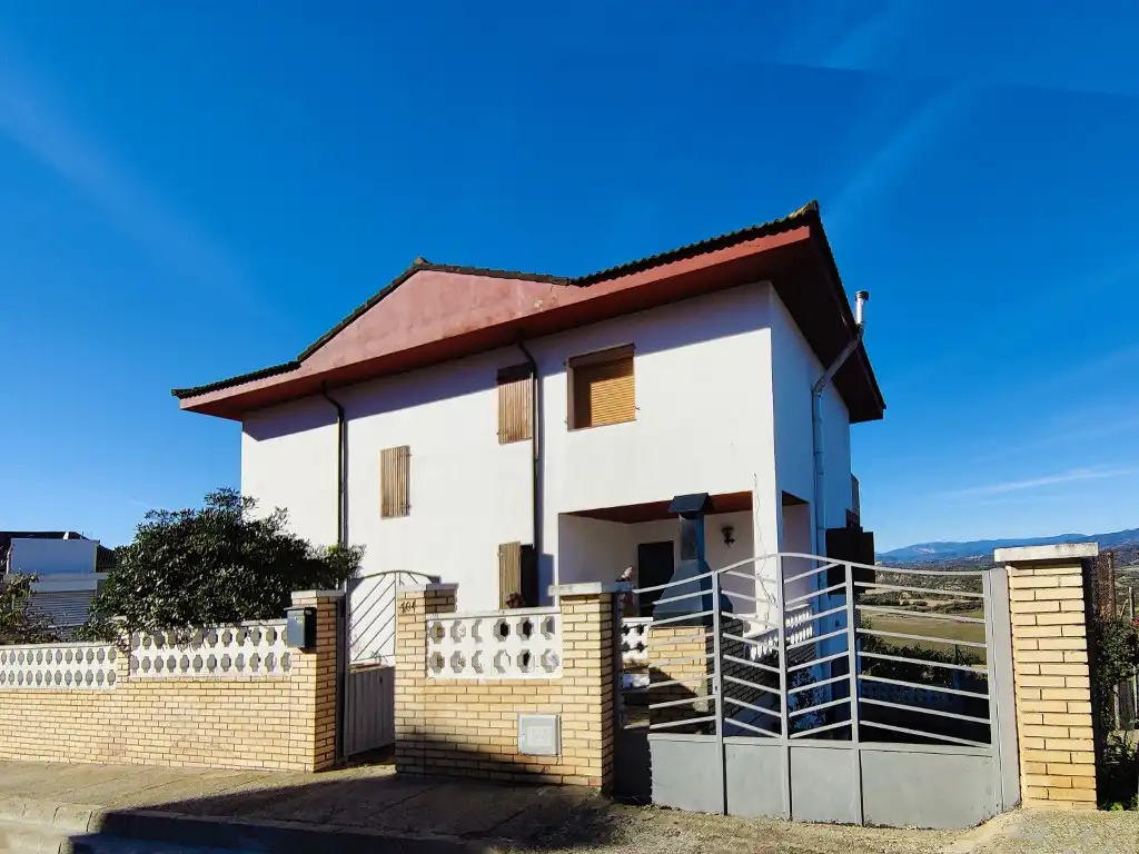 Außenansicht von Haus oder Chalet zum Verkauf in Barbastro