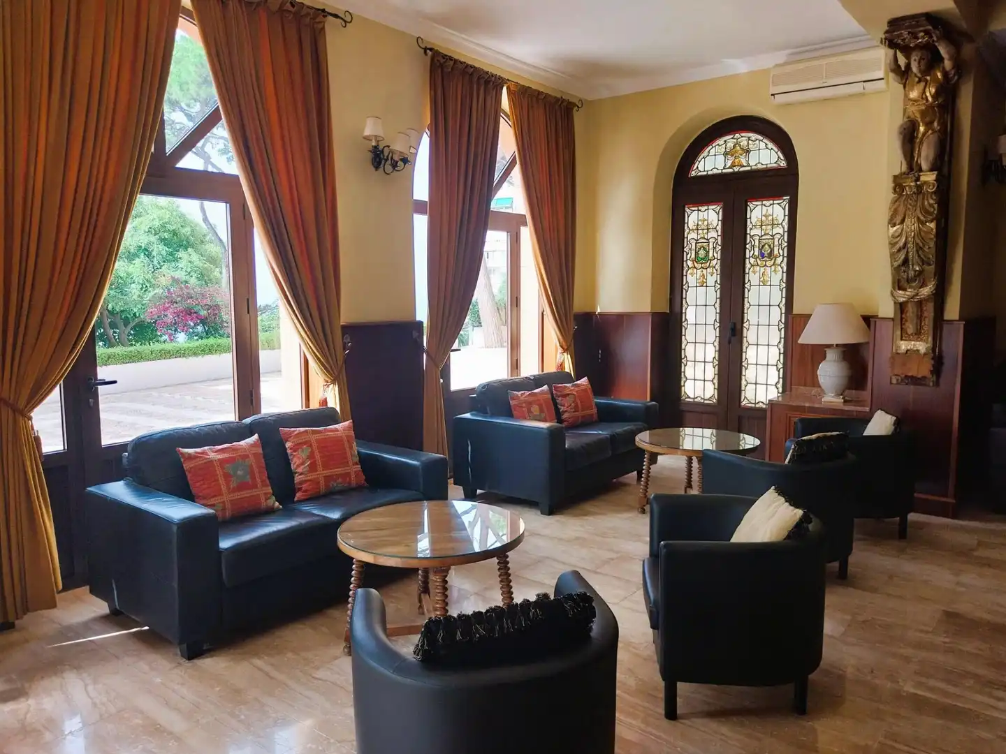 Sala d'estar de Apartament de lloguer en Mijas amb Jardí privat, Terrassa i Balcó